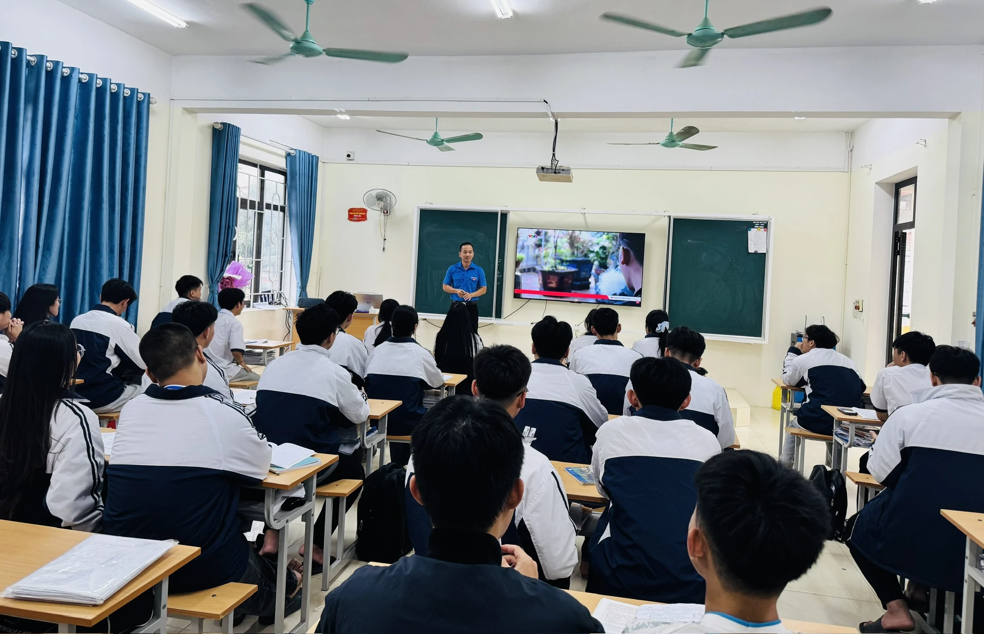 Xây dựng môi trường học đường không khói thuốc - Vì sức khỏe của thế hệ tương lai