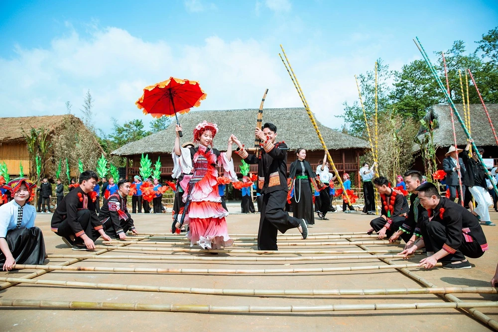 Fansipan lập kỷ lục 6 lần liên tiếp là ‘Điểm du lịch có thắng cảnh thiên nhiên hàng đầu thế giới’