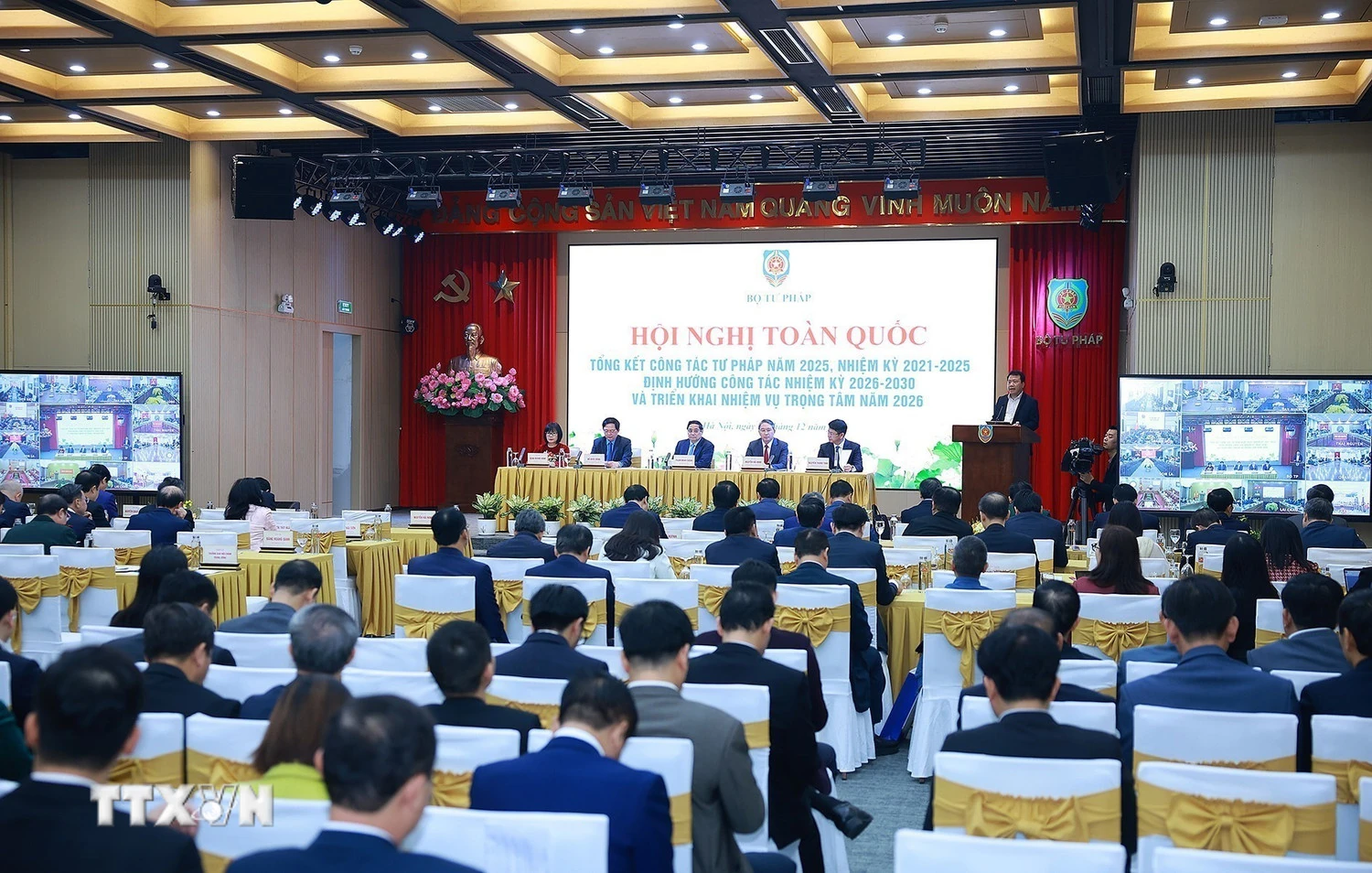 Tiếp tục nghiên cứu, hoàn thiện thể chế về thi hành án dân sự, thi hành án hành chính