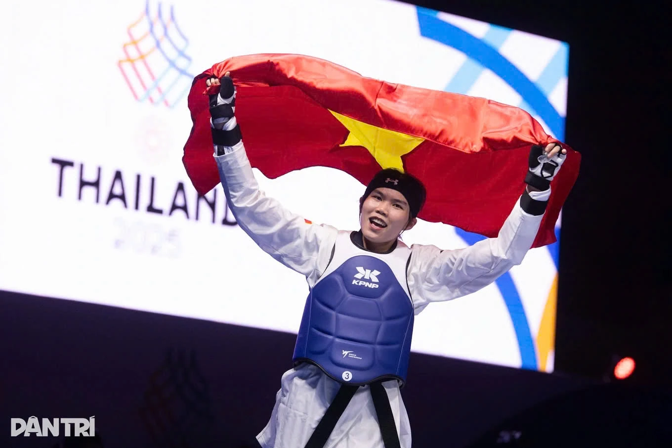 SEA Games 33 ngày 13/12: Việt Nam chạm mốc 30 HCV; Điền kinh bùng nổ “mưa vàng” cuối ngày!