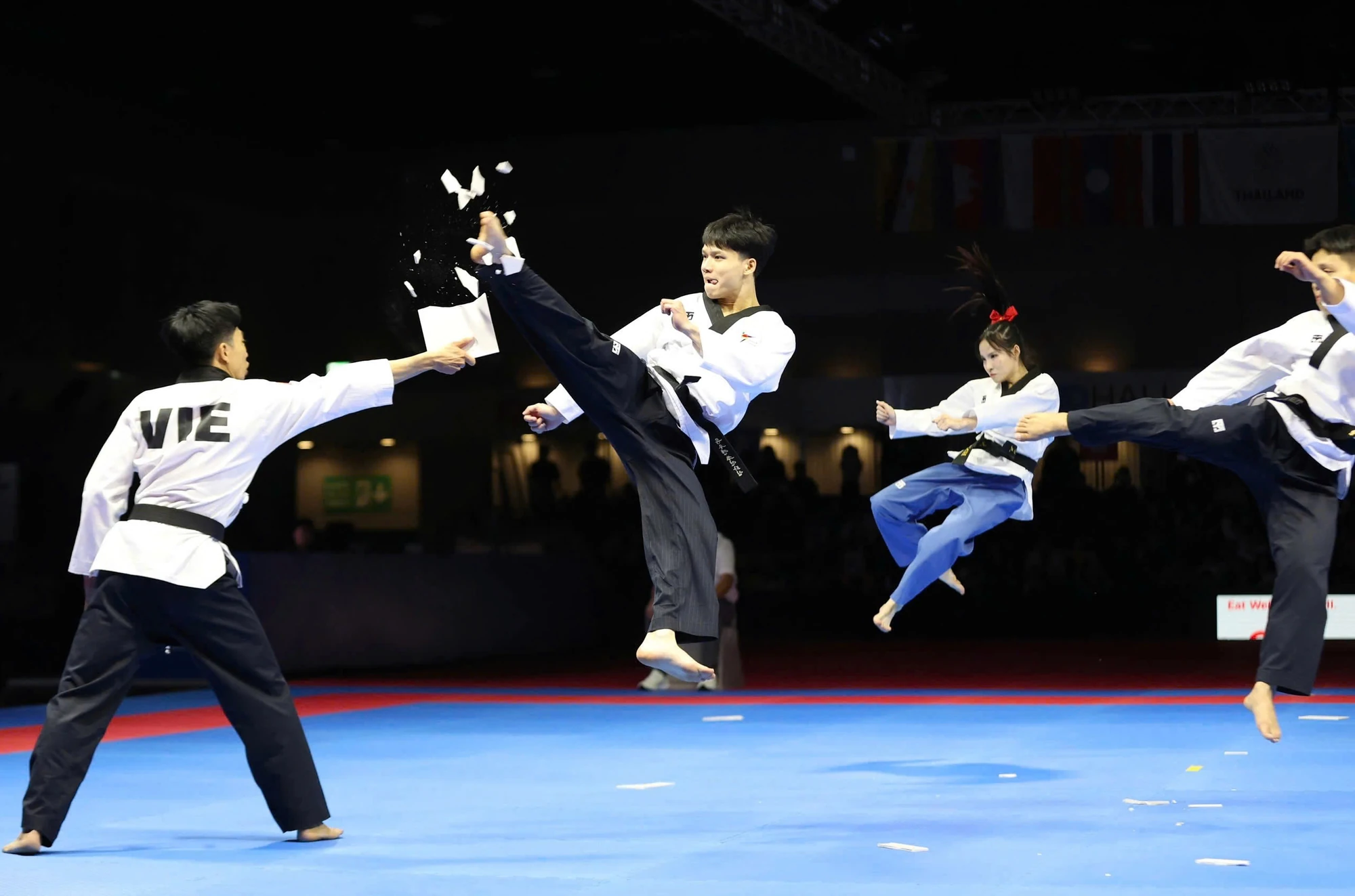 SEA Games 33 ngày 10/12: “Kình ngư” Phạm Thị Vân và đồng đội giành HCĐ Bơi lội
