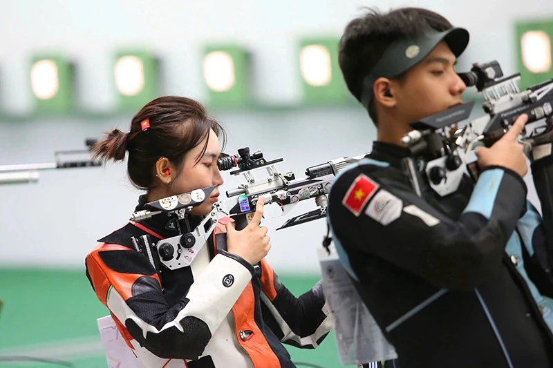 SEA Games 33 ngày 12/12: Chàng trai vàng Nguyễn Huy Hoàng lên ngôi, đoàn Việt Nam thắng lớn