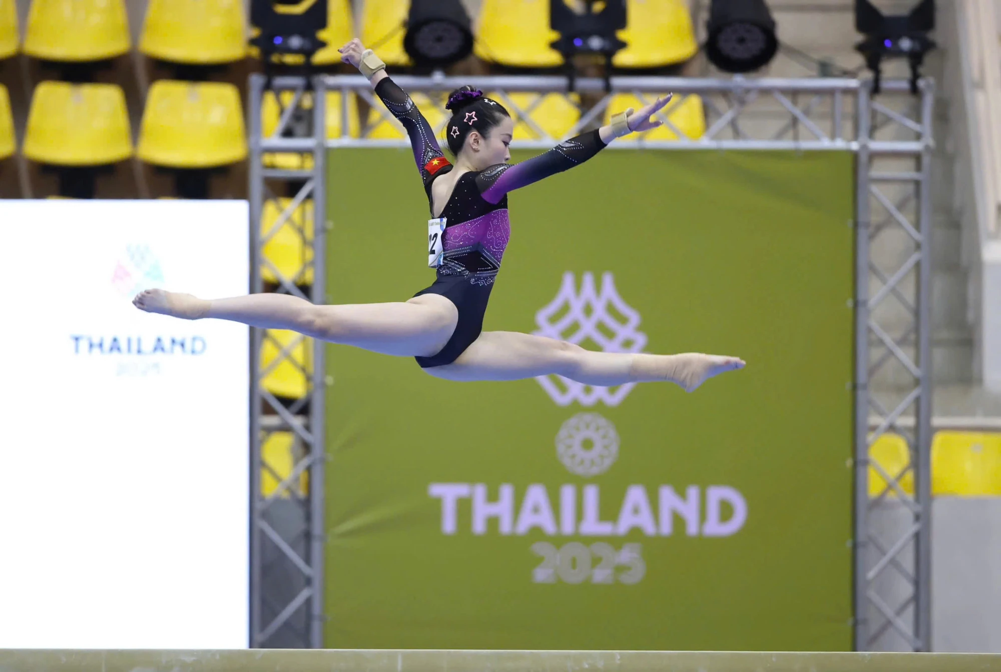 SEA Games 33 ngày 12/12: Chàng trai vàng Nguyễn Huy Hoàng lên ngôi, đoàn Việt Nam thắng lớn
