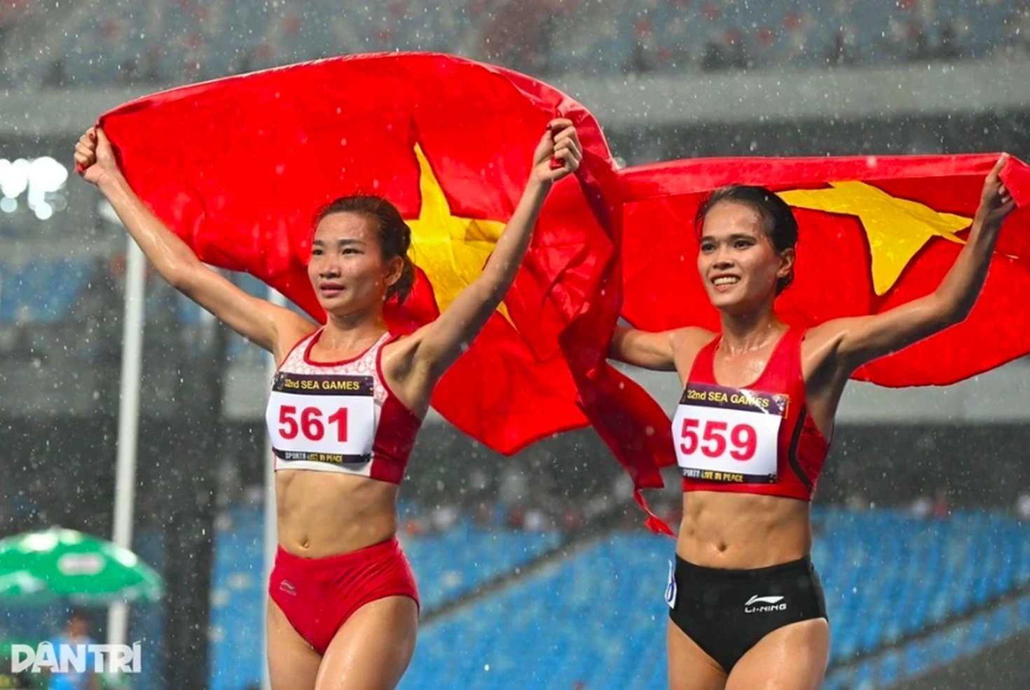 Nữ Việt Nam thua Philippines 0-1, HLV Mai Đức Chung: “Đáng lẽ phải hòa”; MU nhảy vọt lên vị trí thứ 6