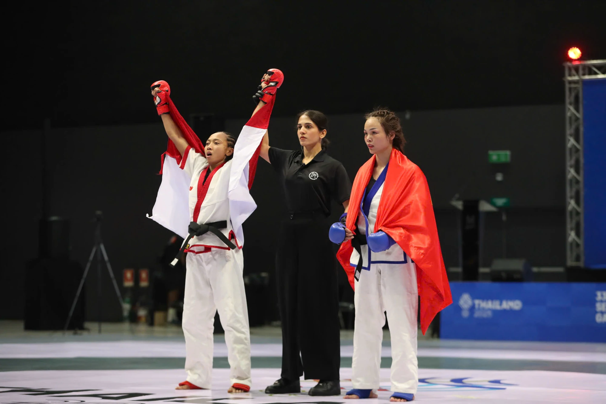 SEA Games 33 ngày 11/12: Đại thắng đường đua xanh, Việt Nam kết thúc ngày 2 với 14 HCV