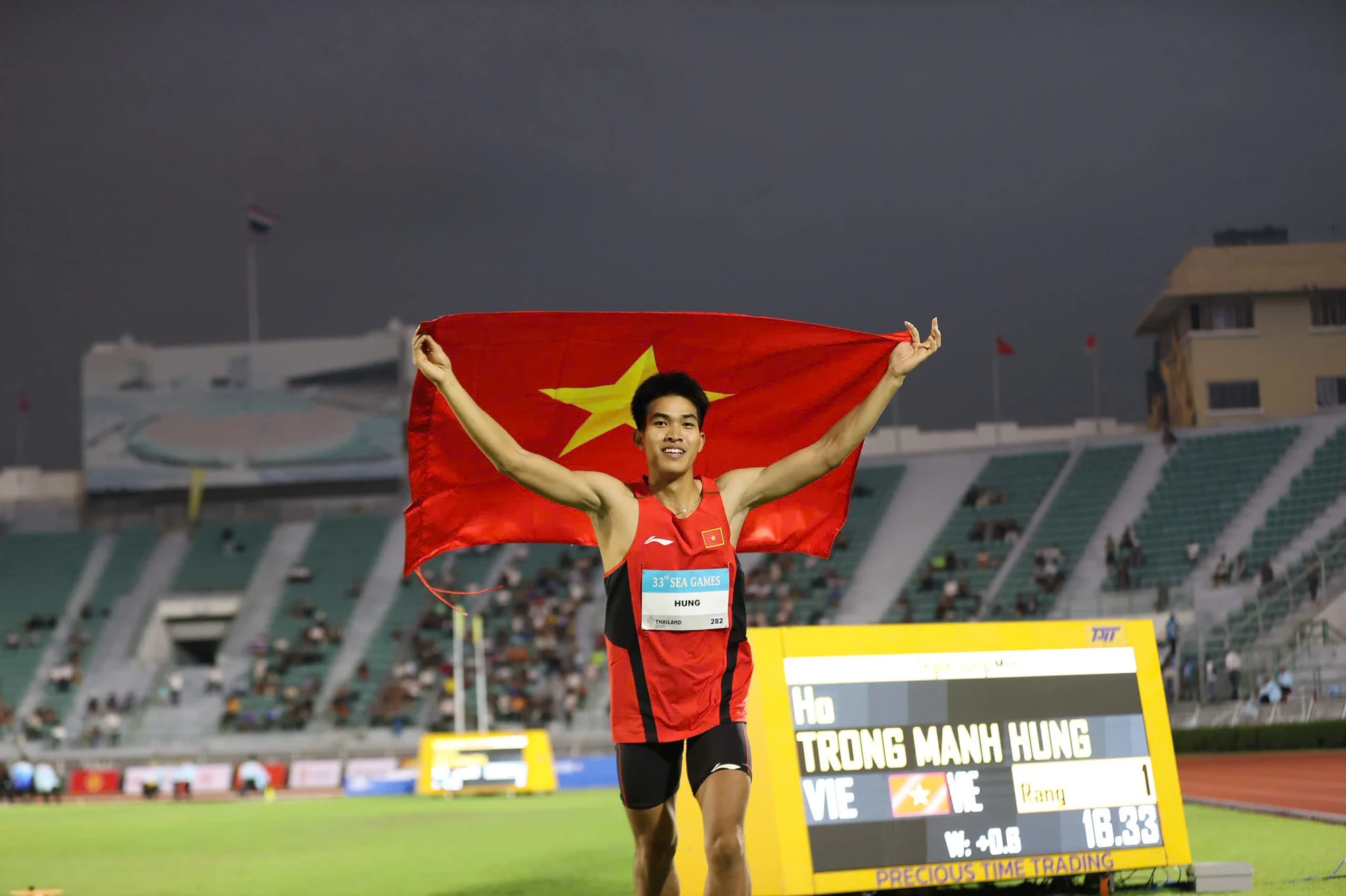 SEA Games 33 ngày 11/12: Đại thắng đường đua xanh, Việt Nam kết thúc ngày 2 với 14 HCV