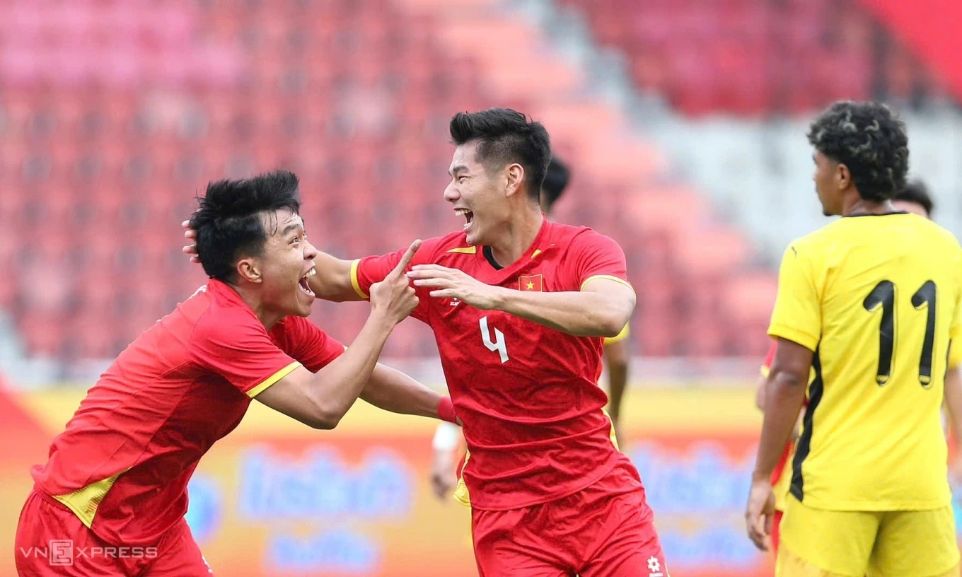 Đoàn Việt Nam vươn lên nhì bảng tổng sắp SEA Games 33; Zidane bất ngờ xuất hiện tại Bernabeu