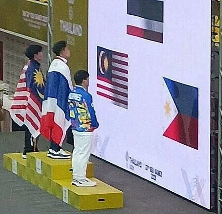 Tuyển nữ Việt Nam vào bán kết SEA Games và nhận tin vui từ FIFA; VĐV SEA Games chào cờ qua màn hình LED