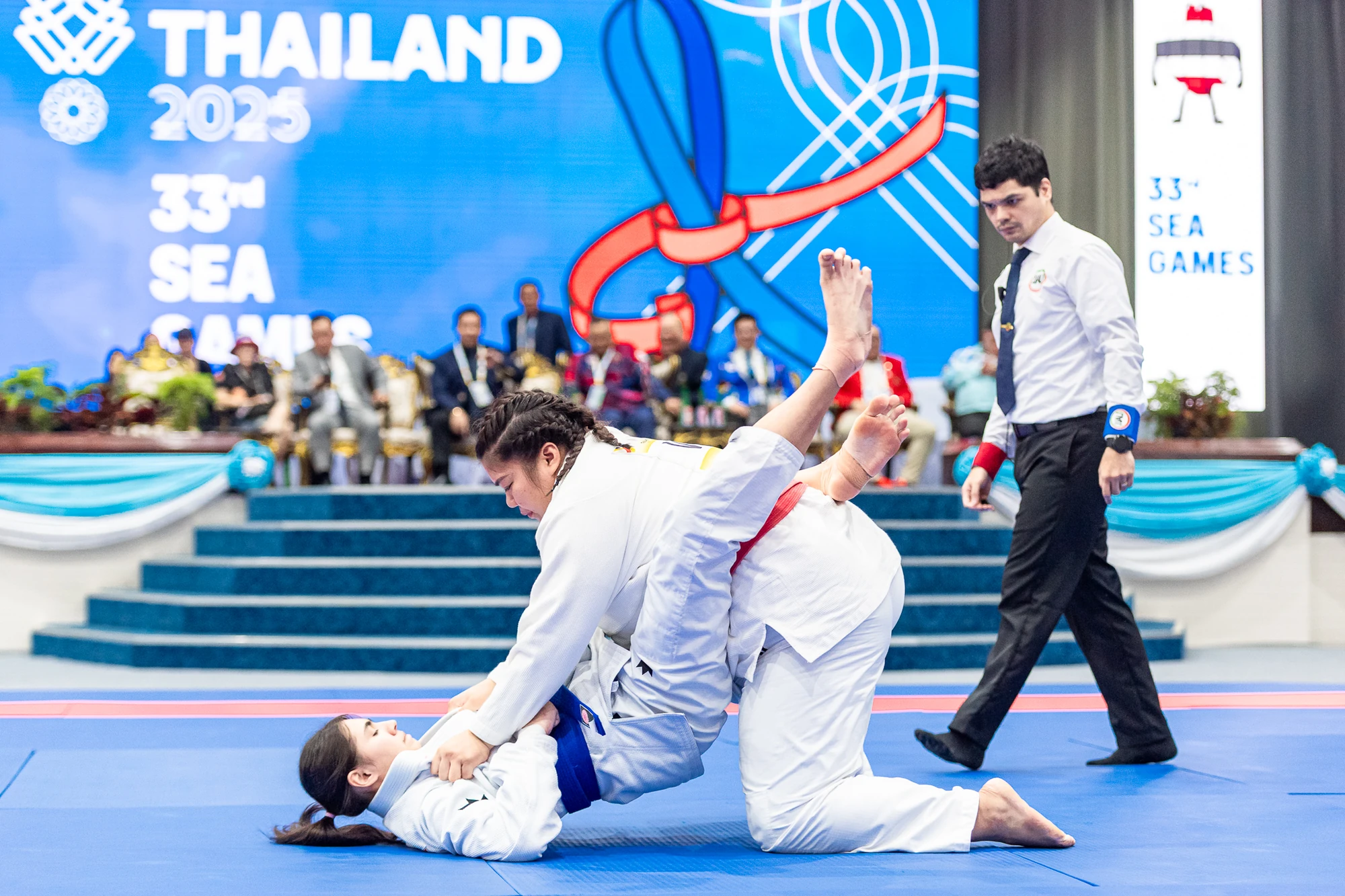 Những khoảnh khắc đầy cảm xúc của nữ võ sĩ Jujitsu xứ Thanh trong ngày giành HCB lịch sử