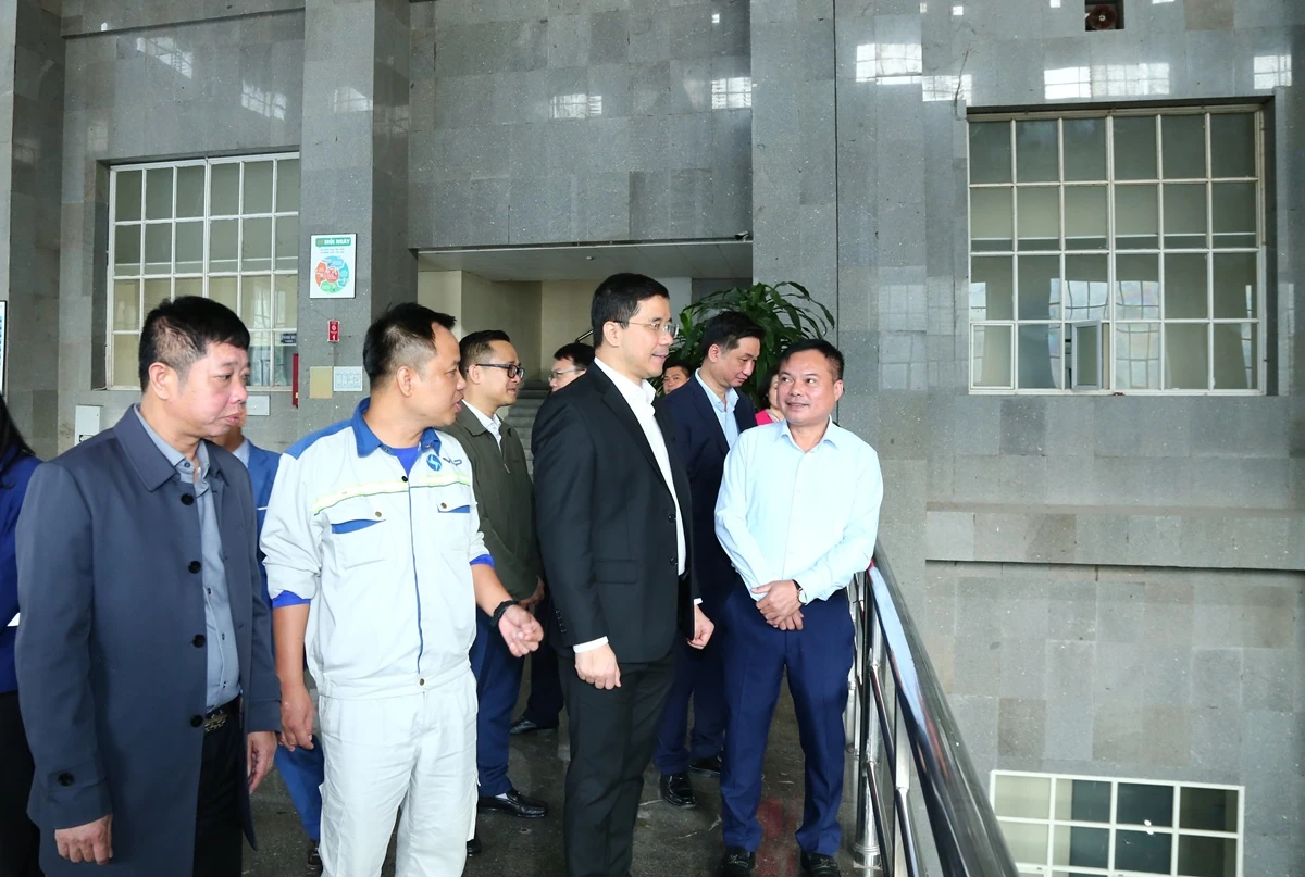 Phó Bí thư Thường trực Tỉnh ủy Nguyễn Hồng Phong thăm, làm việc tại xã Thường Xuân