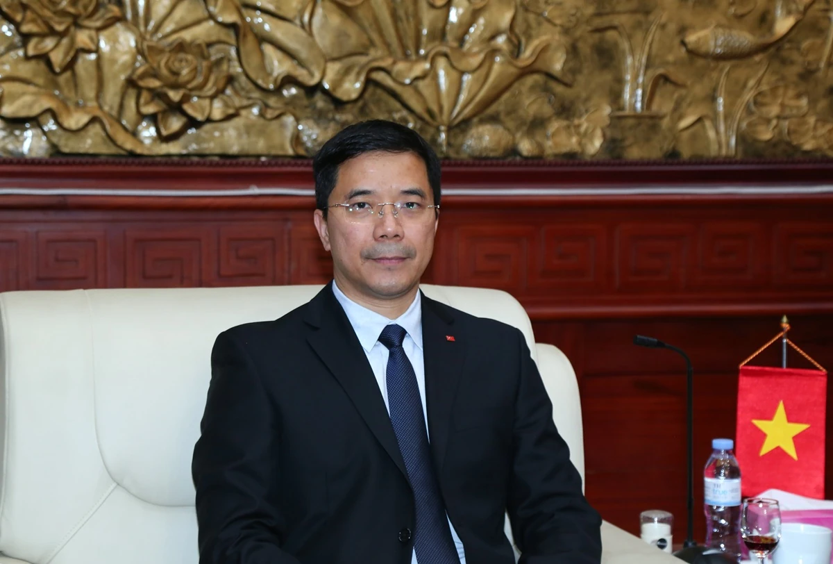 Phó Bí thư Thường trực Tỉnh ủy Nguyễn Hồng Phong thăm, chúc mừng Bộ Tư lệnh Quân khu 4