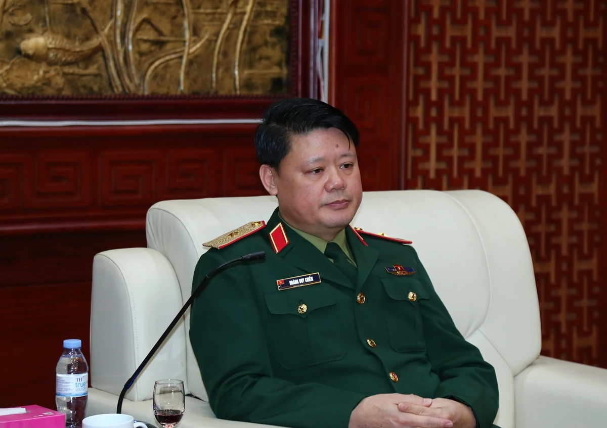 Phó Bí thư Thường trực Tỉnh ủy Nguyễn Hồng Phong thăm, chúc mừng Bộ Tư lệnh Quân khu 4