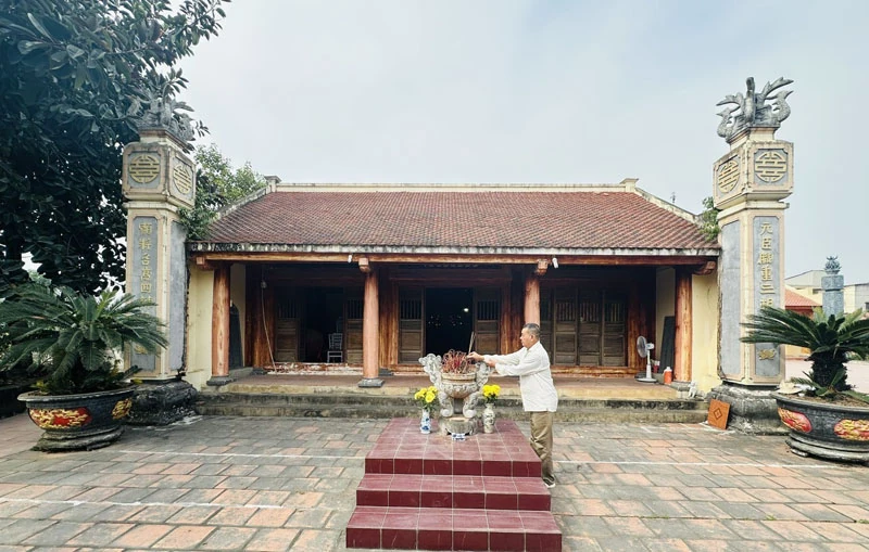 Thăm đình Cơm Thi tưởng nhớ Thái úy Tô Hiến Thành
