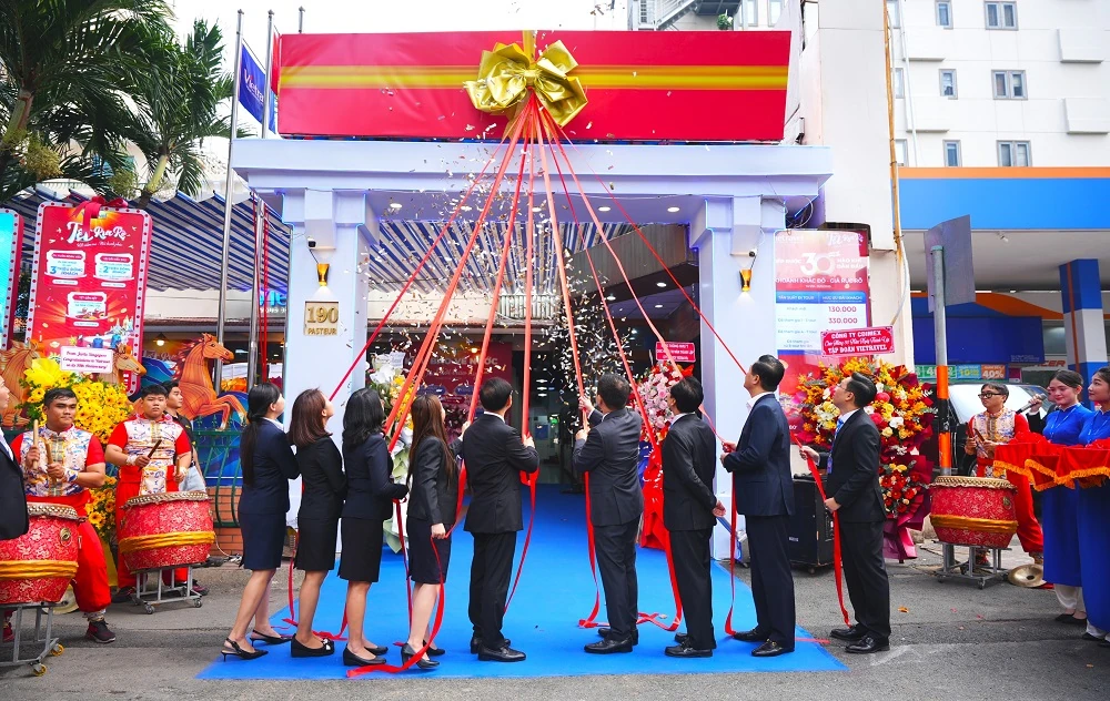 Vietravel ra mắt nhận diện thương hiệu mới, đánh dấu 30 năm phát triển - vươn mình cùng đất nước