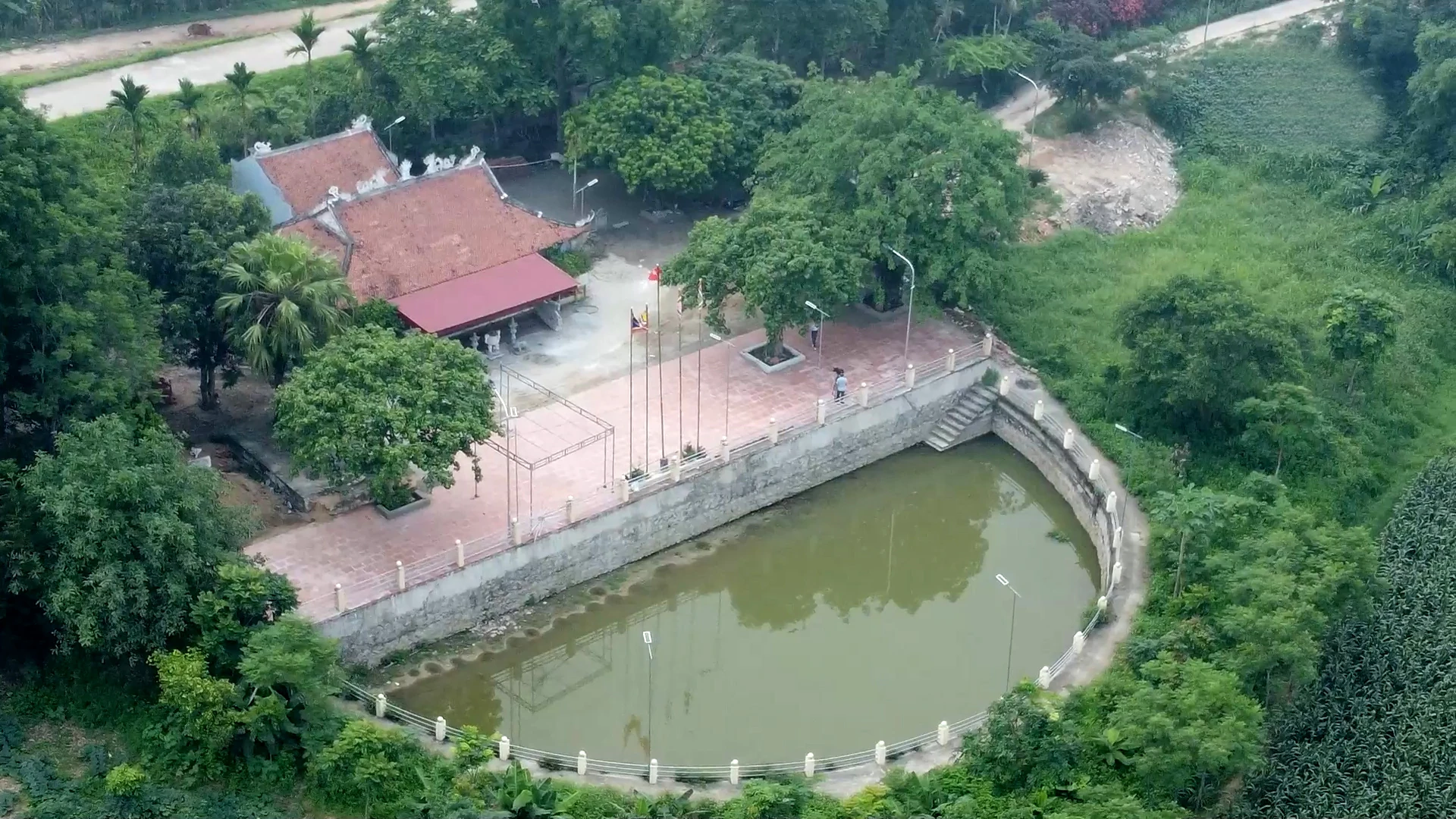 [E-Magazine]: Bánh níu chân người