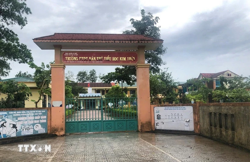 Vụ 41 học sinh Quảng Trị bị ngộ độc thực phẩm: Cách chức hiệu trưởng và hiệu phó