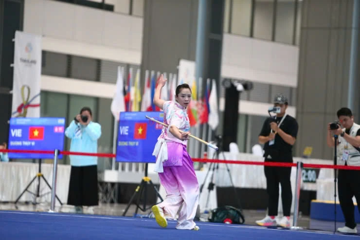 SEA Games 33 ngày 15/12: Điền kinh bùng nổ HCV, Nguyễn Thị Oanh lập kỷ lục lịch sử; U22 Việt Nam vào chung kết