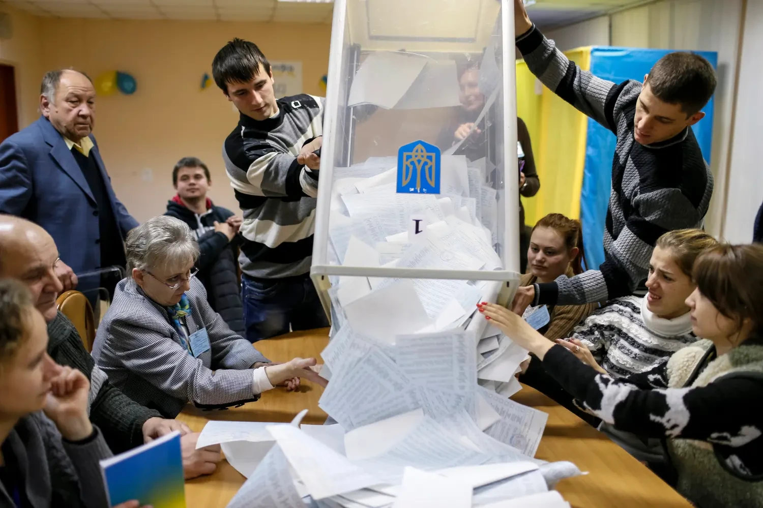 Ukraine họp nhóm chuyên trách bầu cử, thăm dò dư luận hé lộ bất lợi cho Tổng thống Zelensky