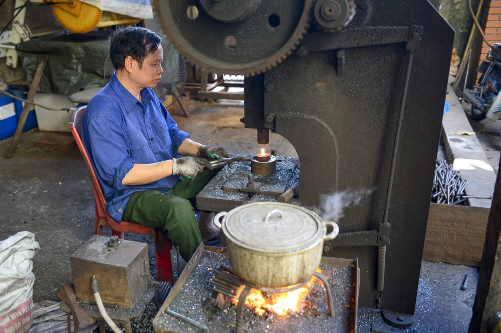 Làng rèn Tiến Lộc “đỏ lửa” vào mùa Tết