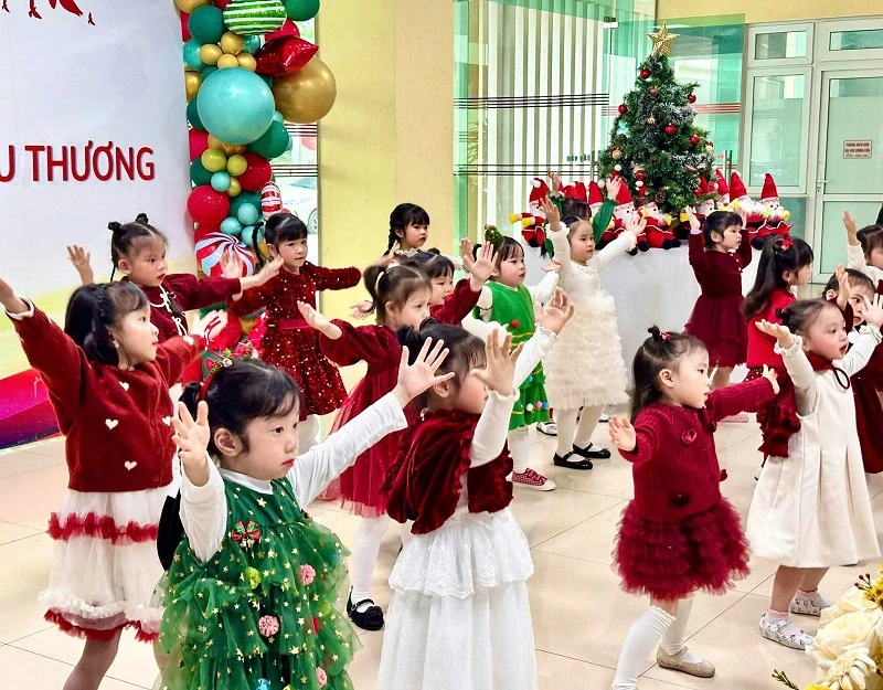 “Giai điệu Giáng sinh” - Khi bệnh viện ngân lên những thanh âm yêu thương