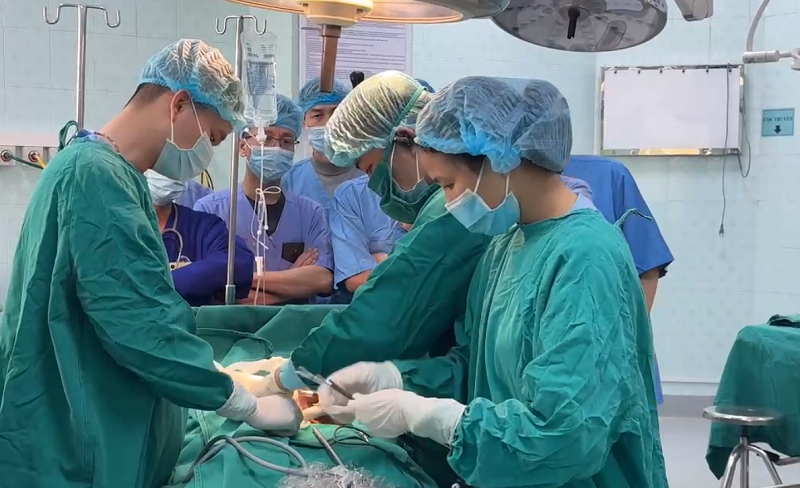 Bệnh viện Nhi Thanh Hóa triển khai thành công kỹ thuật đặt catheter lọc máu trong màng bụng
