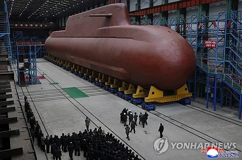Nhà lãnh đạo Triều Tiên Kim Jong-un kêu gọi mở rộng năng lực sản xuất tên lửa và đạn pháo