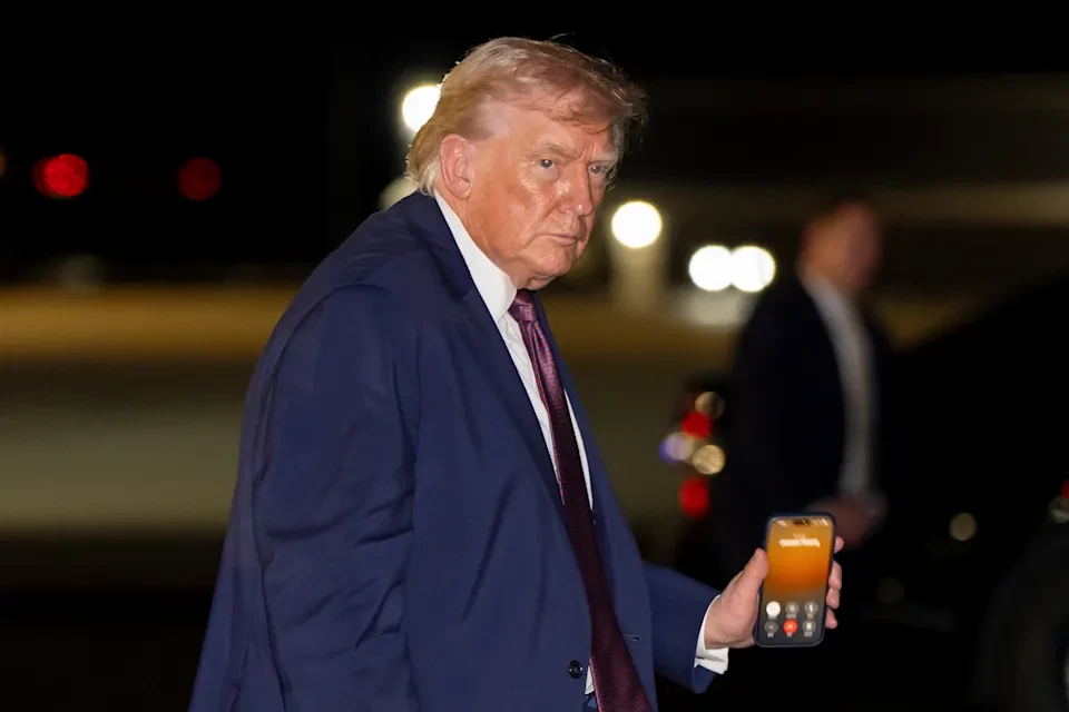 Tổng thống Mỹ Donald Trump mạnh tay cải tổ ngoại giao, gần 30 đại sứ bị triệu hồi
