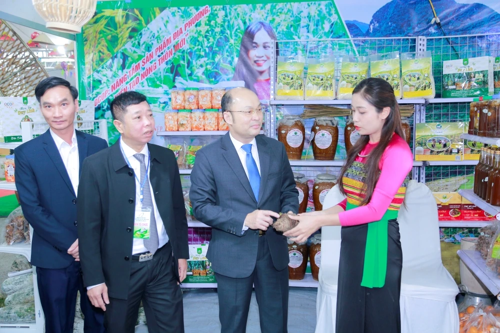 Khai trương trưng bày, giới thiệu sản phẩm nông sản, thực phẩm an toàn tỉnh Thanh Hóa năm 2025