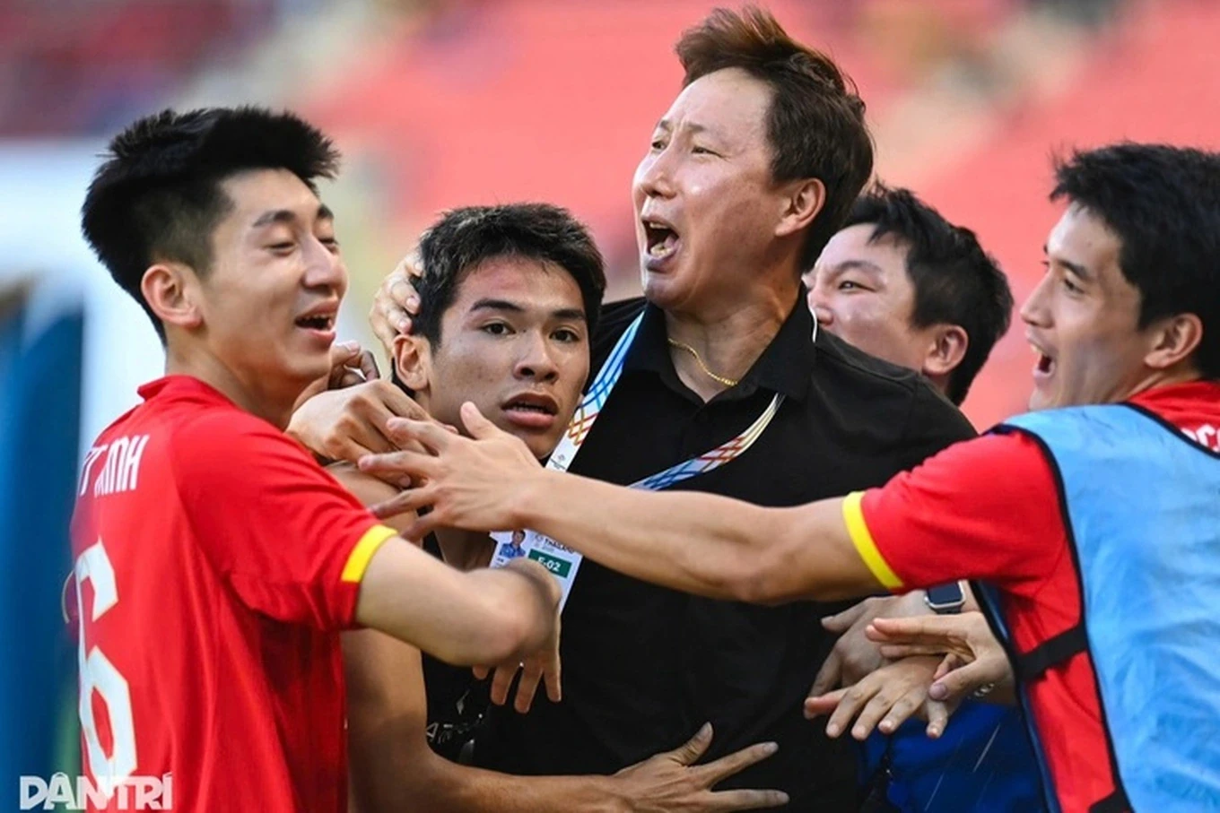 Báo Hàn Quốc kỳ vọng U23 Việt Nam vươn tầm châu lục; Ronaldo nhận giải Cầu thủ hay nhất Trung Đông