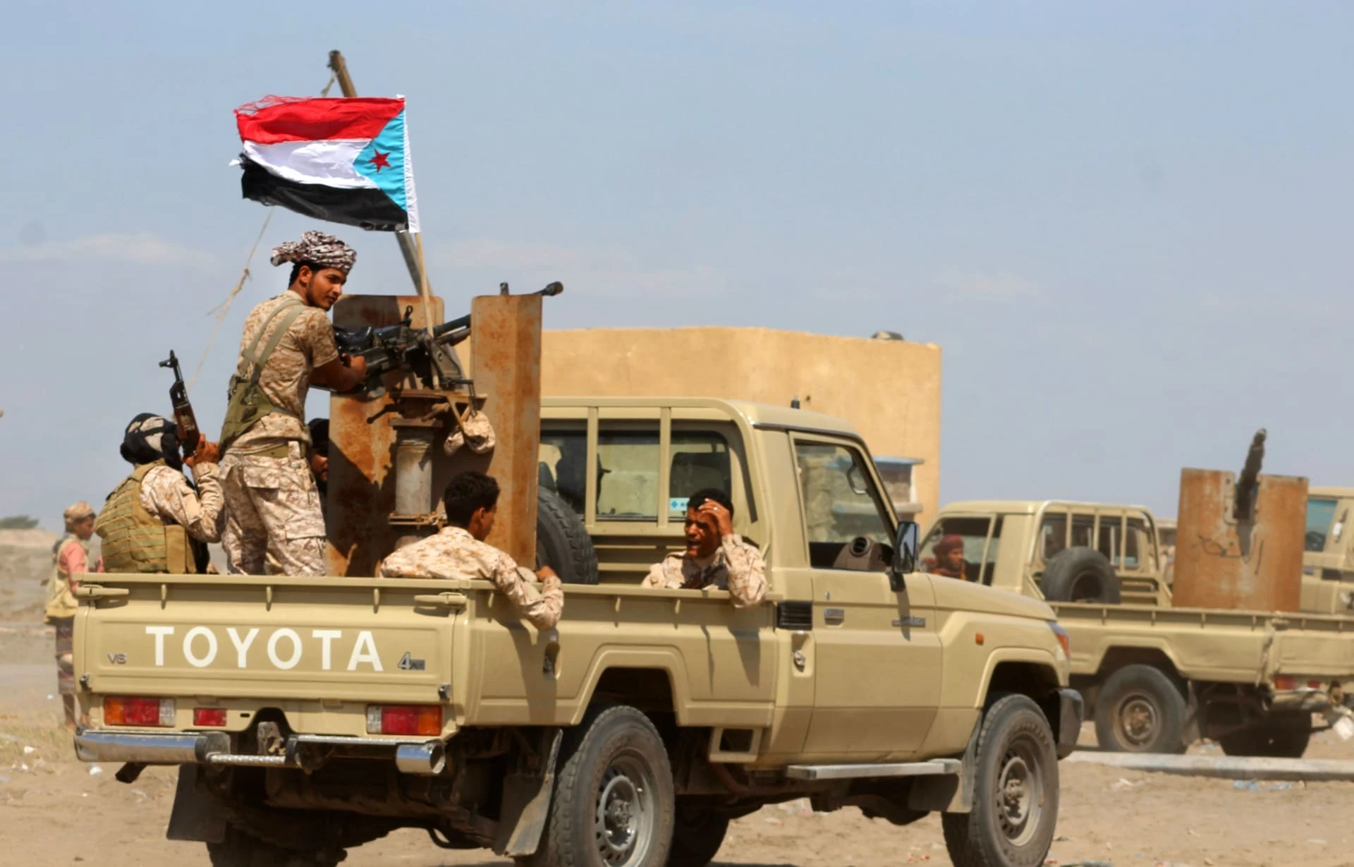 Liên minh do Saudi Arabia dẫn đầu không kích cảng Mukalla của Yemen