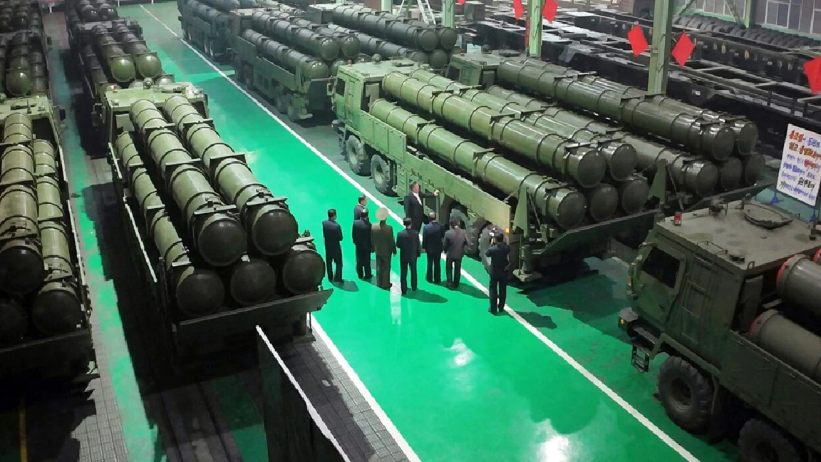 Triều Tiên ra mắt hệ thống pháo phản lực phóng loạt mới