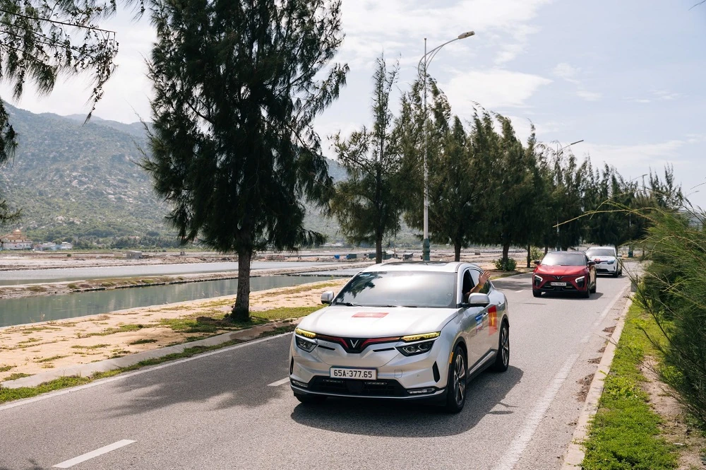 VinFast VF 8: Lái phấn khích, ADAS chuẩn xác, công nghệ “out trình” phân khúc