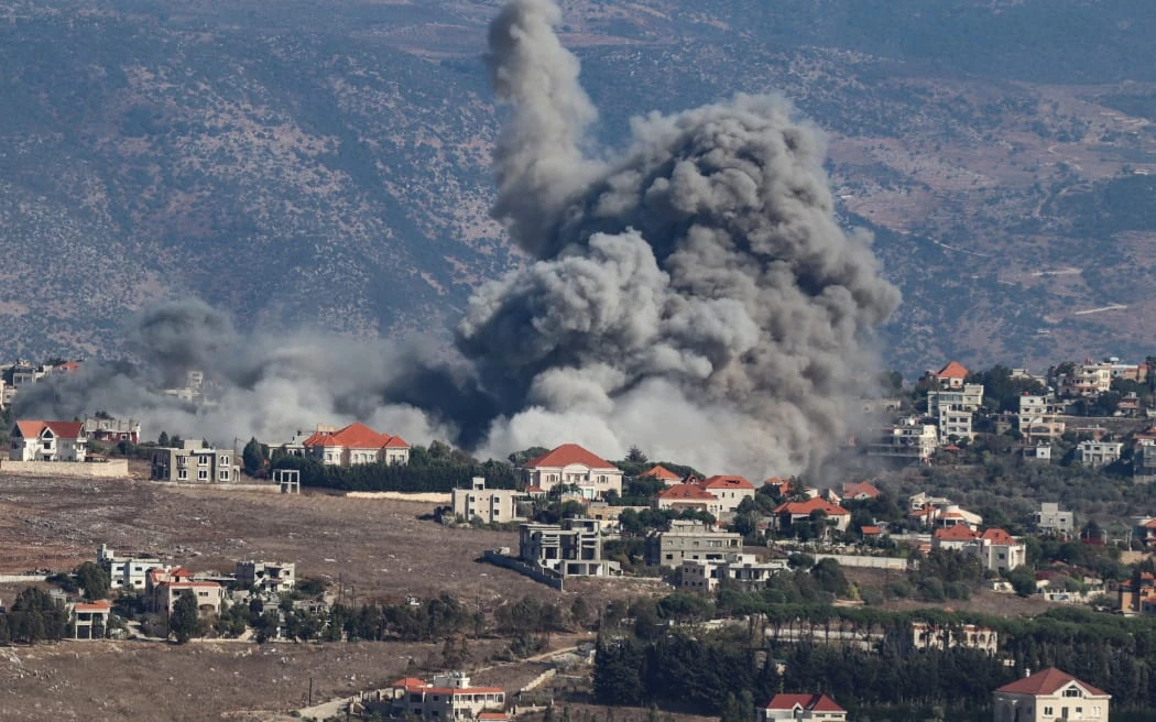 Israel tiếp tục không kích Lebanon