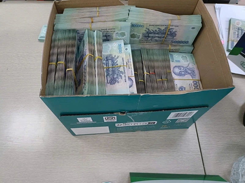 Trộm số tiền “khủng” trên xe khách, 2 đối tượng bị khởi tố