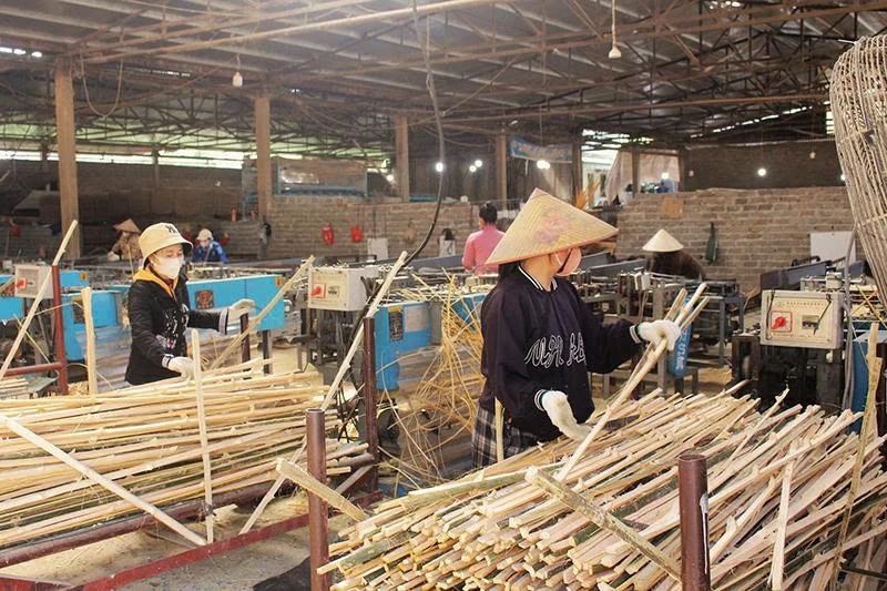 Nhộn nhịp không khí sản xuất, chế biến lâm sản dịp cuối năm