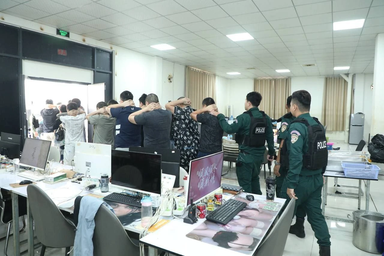 Campuchia bắt giữ hơn 2.000 người nước ngoài trong đợt truy quét mới nhất nhằm vào lừa đảo trực tuyến