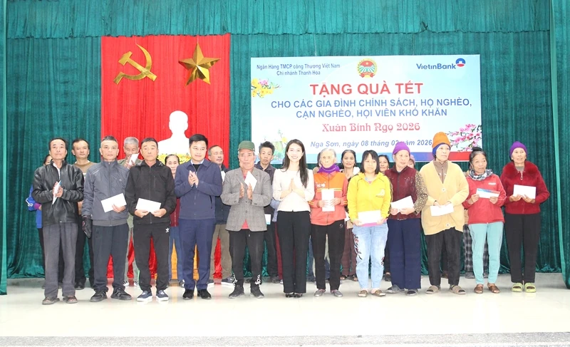 Trao 700 suất quà Tết cho các gia đình chính sách, hộ nghèo tại xã Nga Sơn