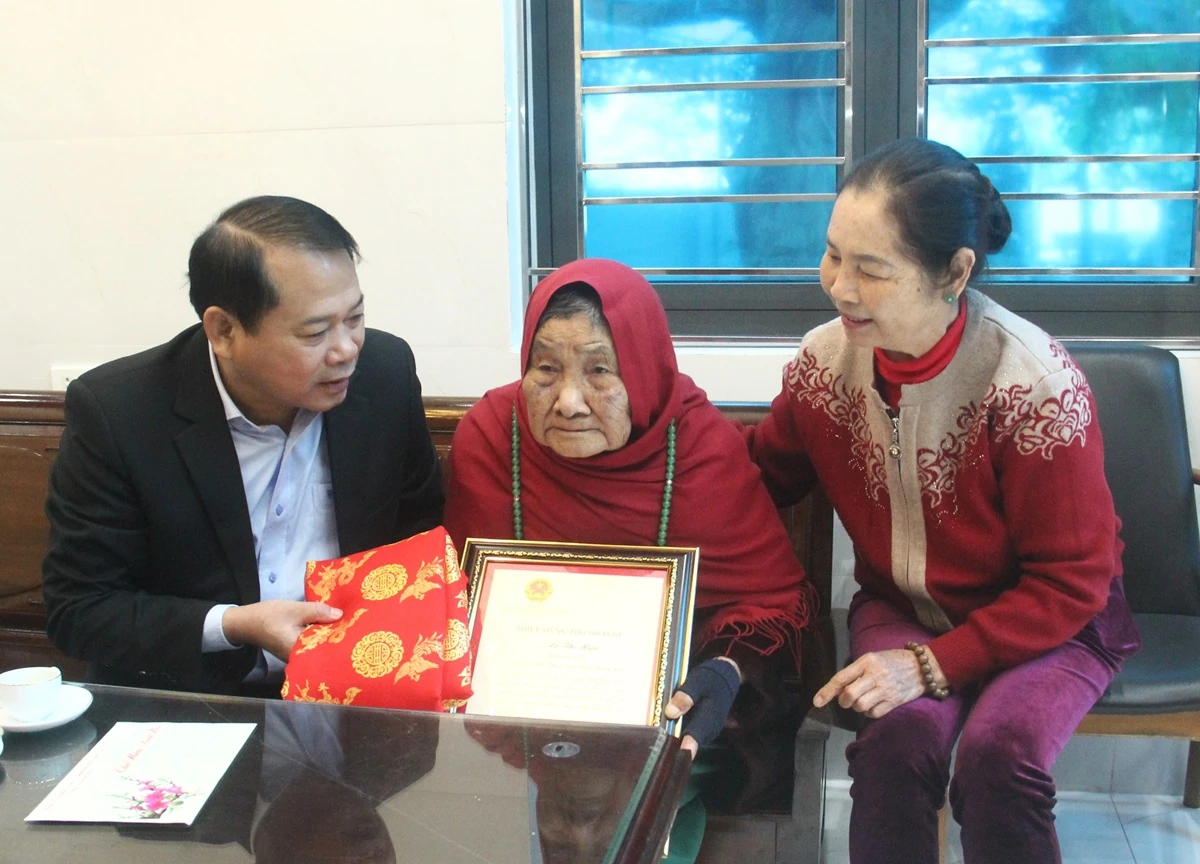 Trưởng Ban Tổ chức Tỉnh ủy Nguyễn Văn Hùng thăm, kiểm tra sản xuất, đời sống Nhân dân xã Thiệu Toán và Thiệu Hóa