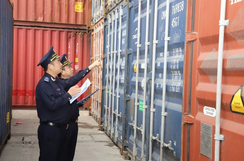 Các cửa khẩu trên địa bàn tỉnh làm việc xuyên Tết, thông quan nhanh chóng hàng hóa xuất nhập khẩu