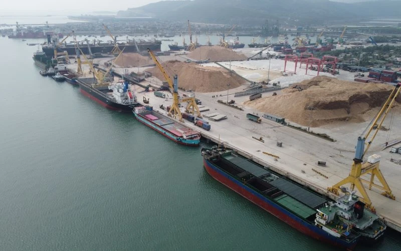 Các cửa khẩu trên địa bàn tỉnh làm việc xuyên Tết, thông quan nhanh chóng hàng hóa xuất nhập khẩu