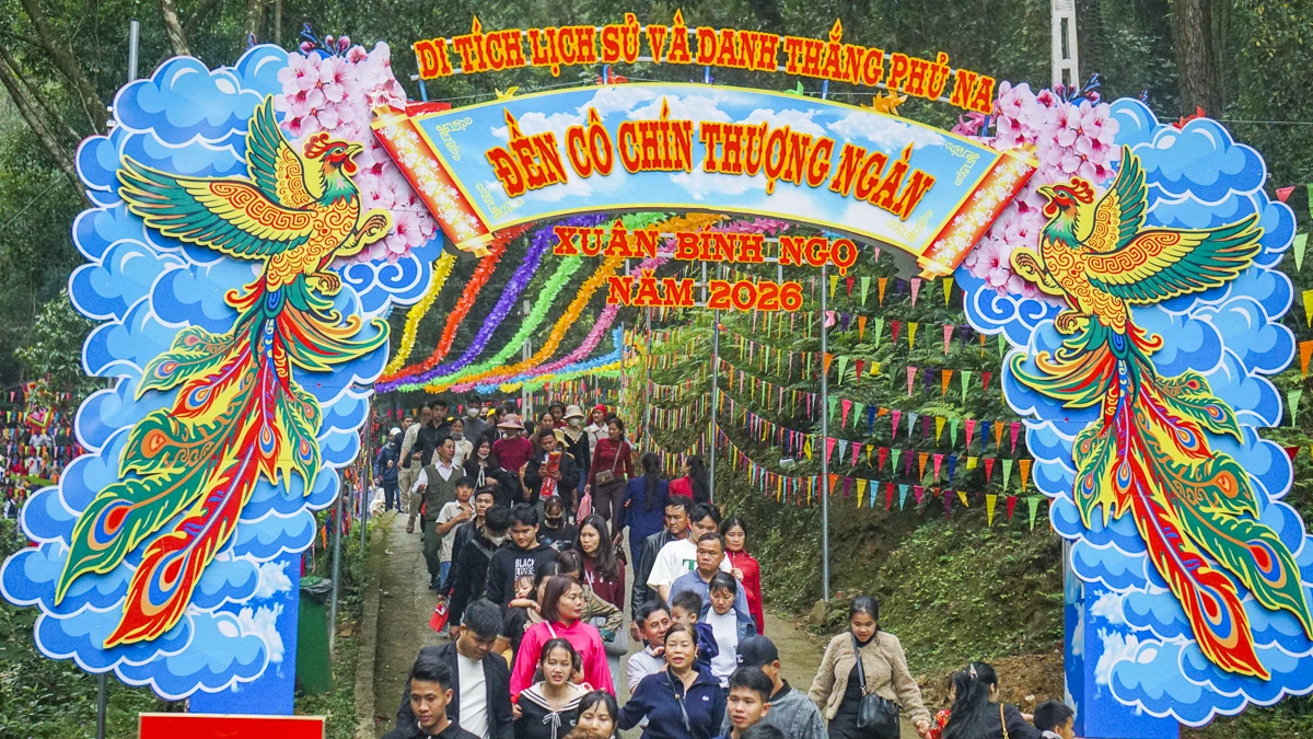 Tấp nập du khách về Phủ Na đầu xuân