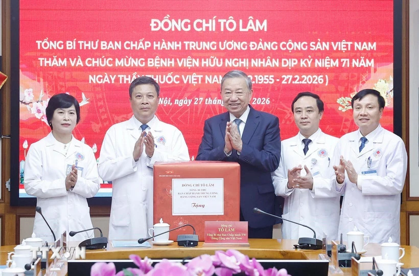 Tổng Bí thư: Thầy thuốc là điểm tựa của người bệnh trong thời khắc khó khăn nhất