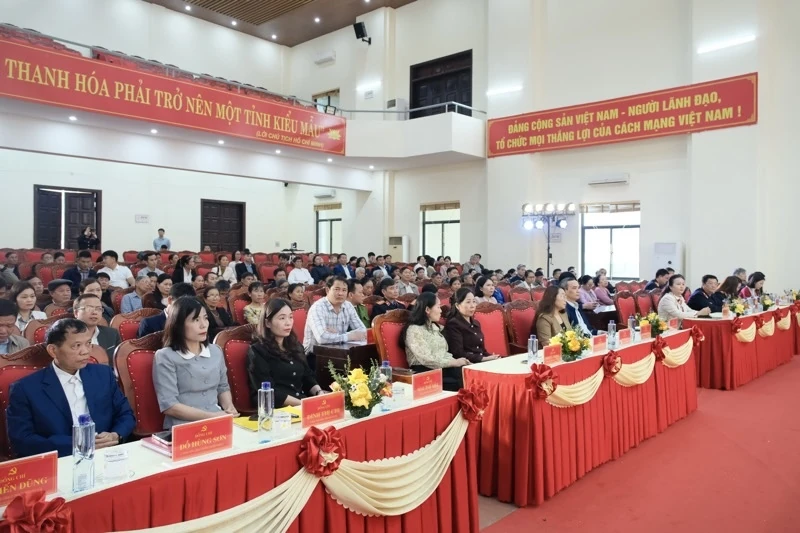 Các ứng cử viên ĐBQH khóa XVI tiếp xúc cử tri, vận động bầu cử tại đơn vị bầu cử số 5