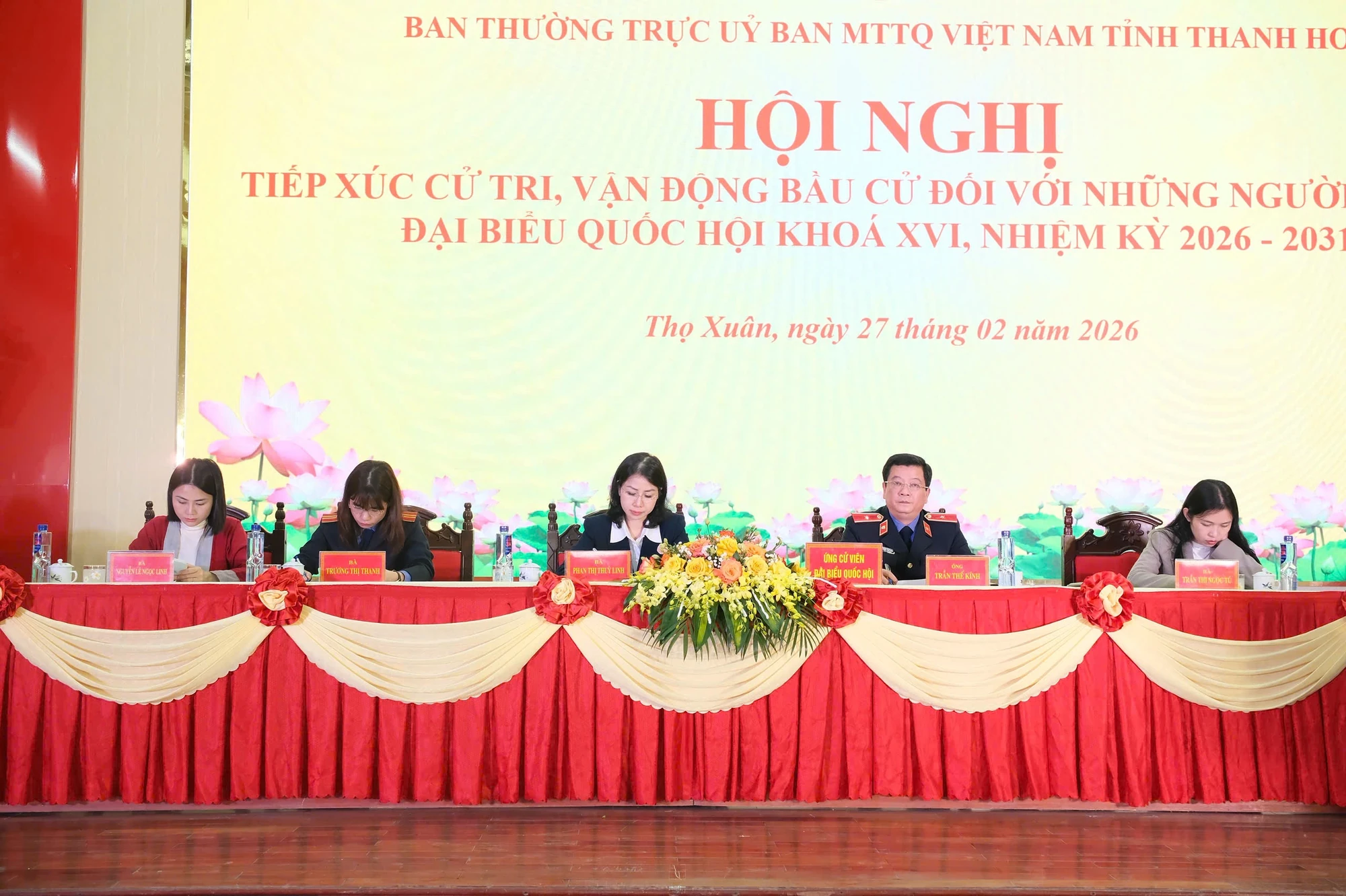 Các ứng cử viên ĐBQH khóa XVI tiếp xúc cử tri, vận động bầu cử tại đơn vị bầu cử số 5