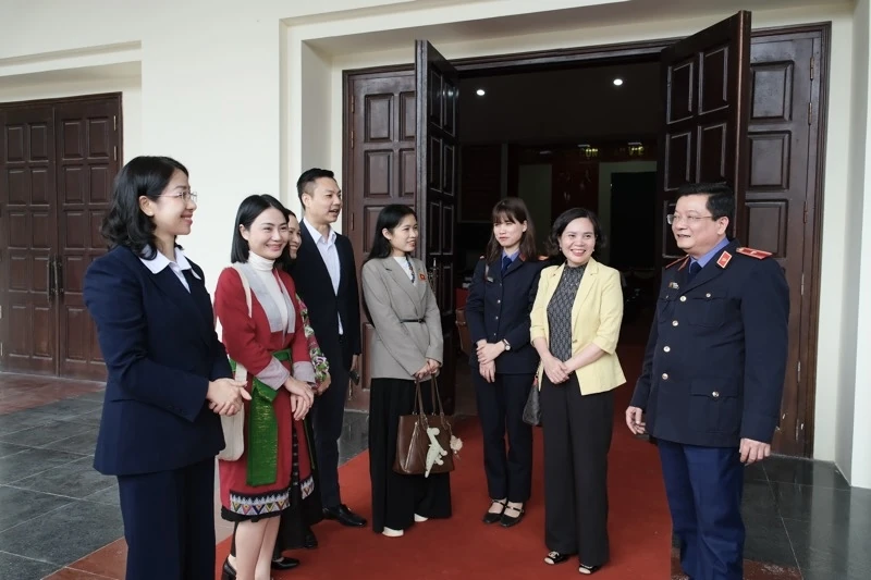 Các ứng cử viên ĐBQH khóa XVI tiếp xúc cử tri, vận động bầu cử tại đơn vị bầu cử số 5