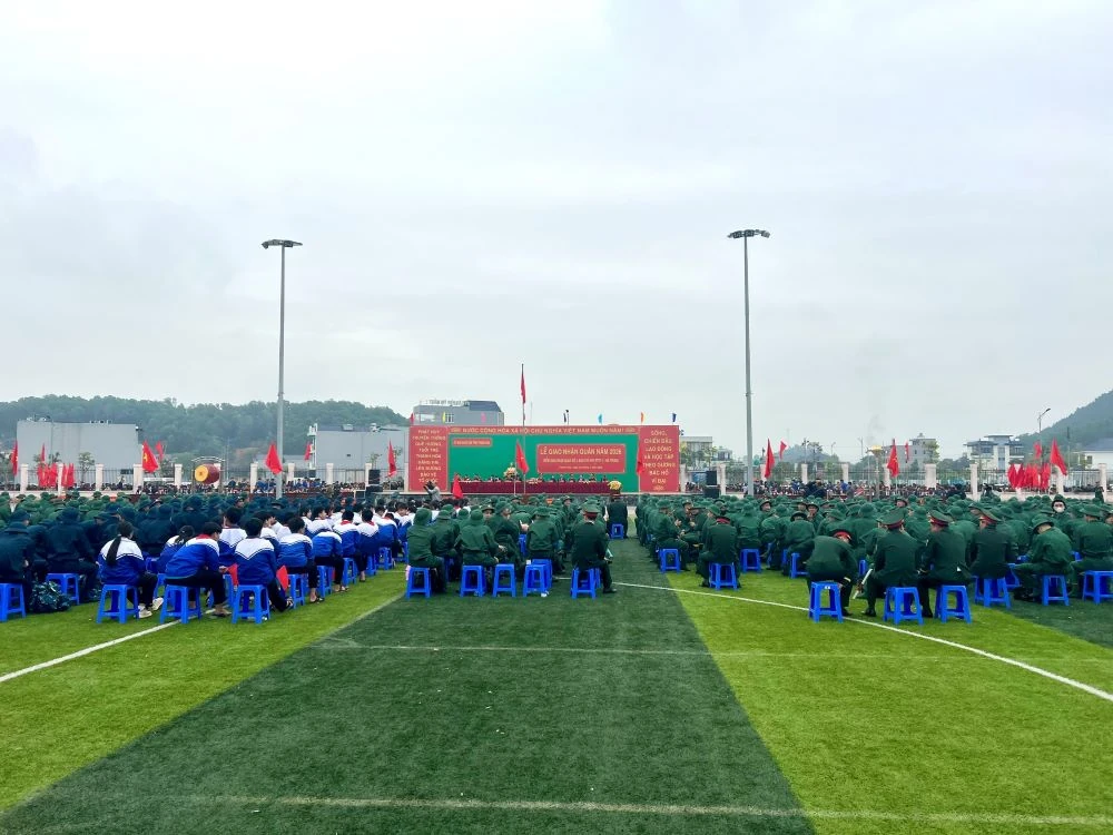 Thanh niên các địa phương hăng hái lên đường nhập ngũ