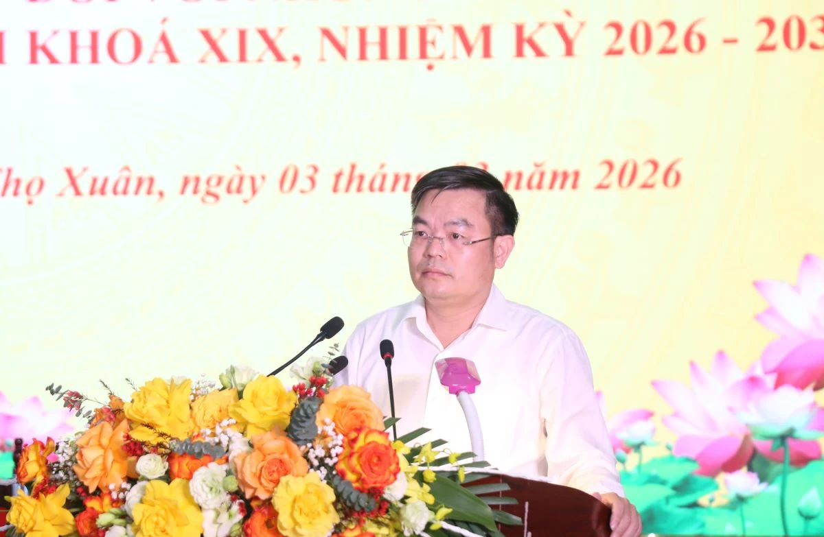 Chủ tịch UBND tỉnh Nguyễn Hoài Anh và các ứng cử viên đại biểu HĐND tỉnh tiếp xúc cử tri đơn vị bầu cử số 12