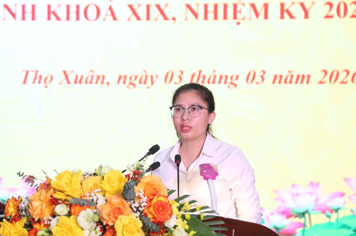 Chủ tịch UBND tỉnh Nguyễn Hoài Anh và các ứng cử viên đại biểu HĐND tỉnh tiếp xúc cử tri đơn vị bầu cử số 12