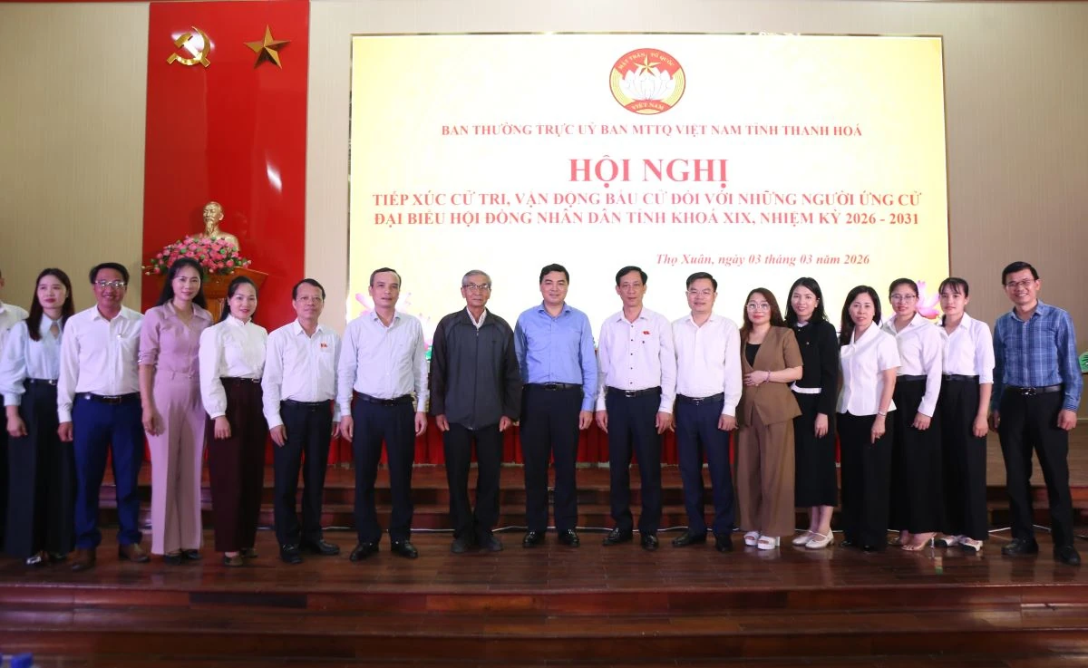 Chủ tịch UBND tỉnh Nguyễn Hoài Anh và các ứng cử viên đại biểu HĐND tỉnh tiếp xúc cử tri đơn vị bầu cử số 12
