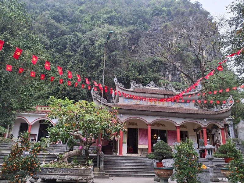 Linh thiêng đền Rồng - đền Nước